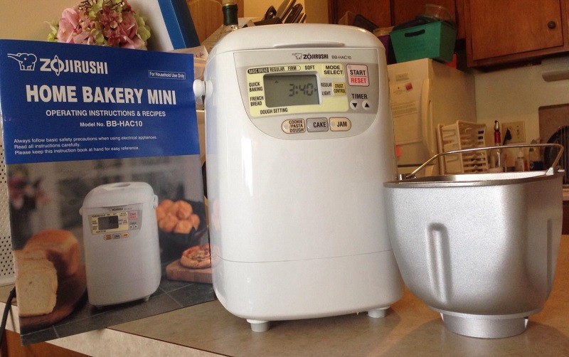 Zojirushi BB-HAC10 Home Bakery Mini Breadmaker Review: Compact